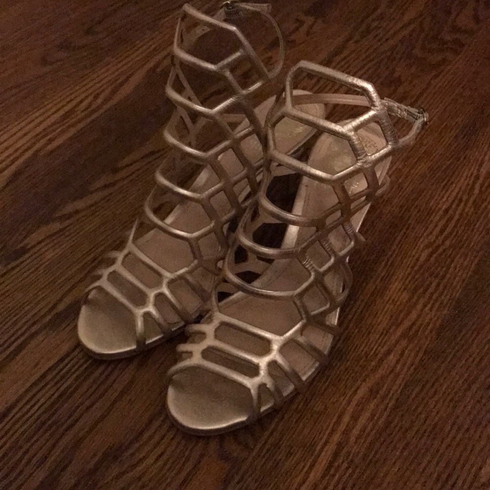 Vince Camuto size 7 heels